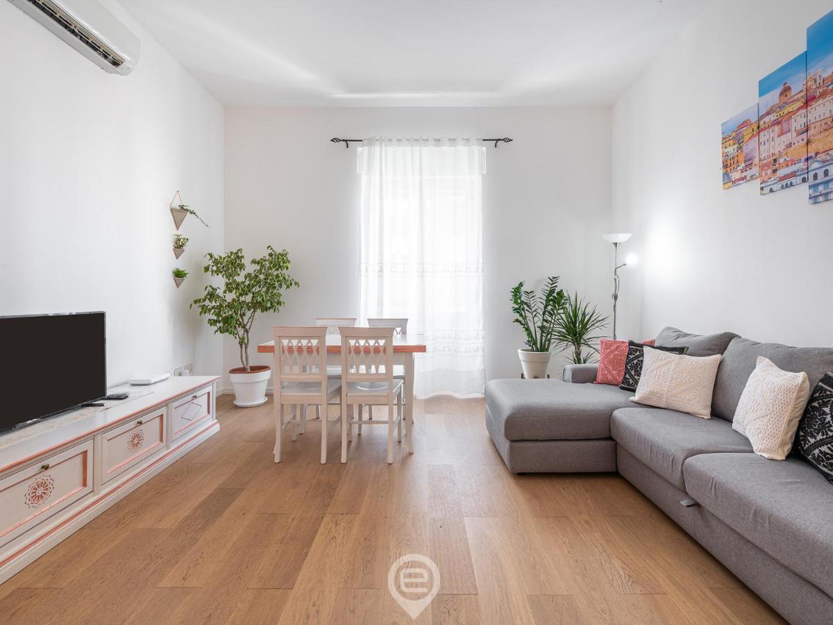 Apartamento La Finestra Sul Corso Cagliari Exterior foto