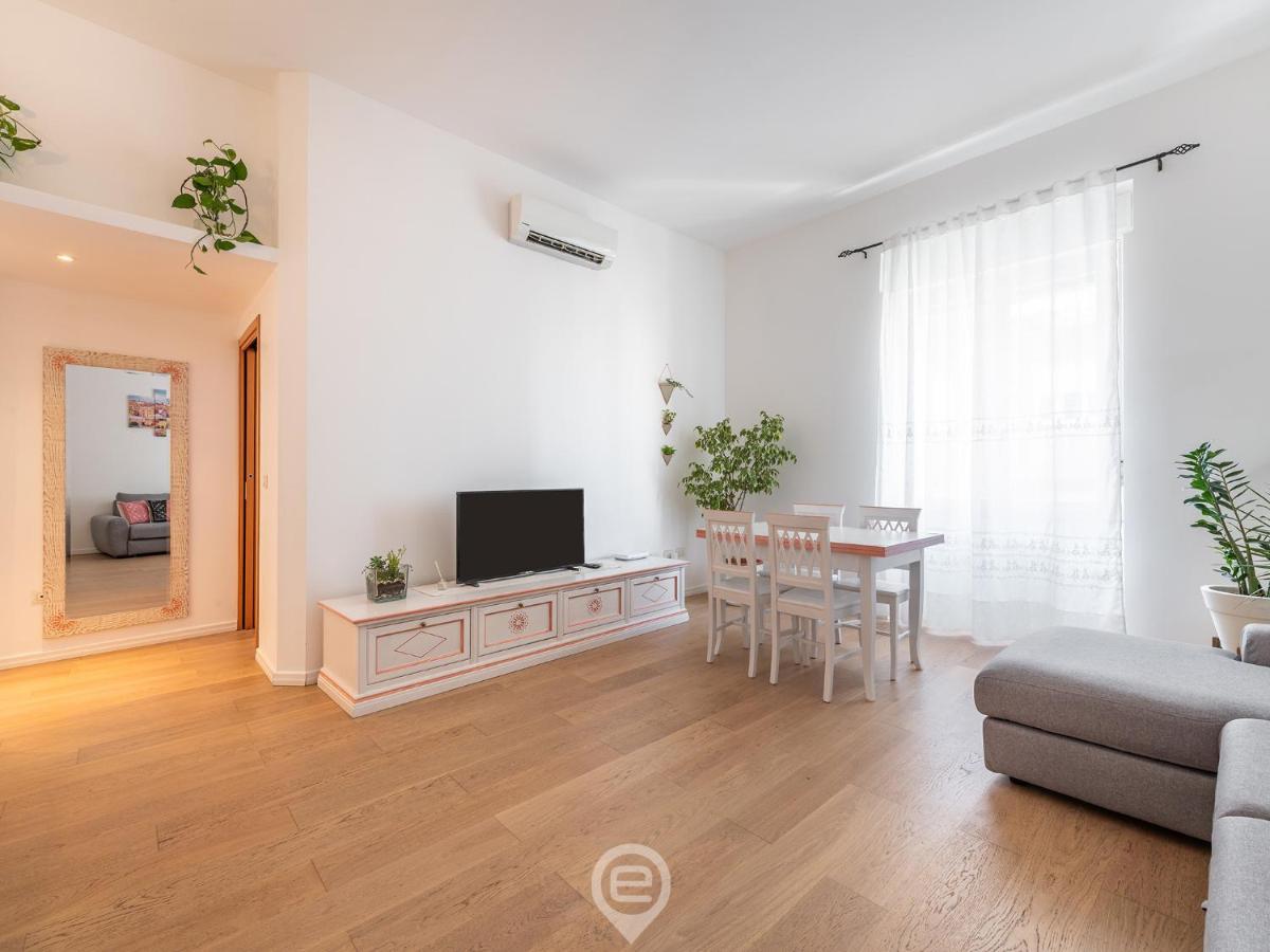 Apartamento La Finestra Sul Corso Cagliari Exterior foto